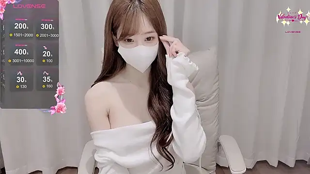 Yuuuuuly live sex cam