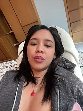 Esmerald_1111 live sex cam