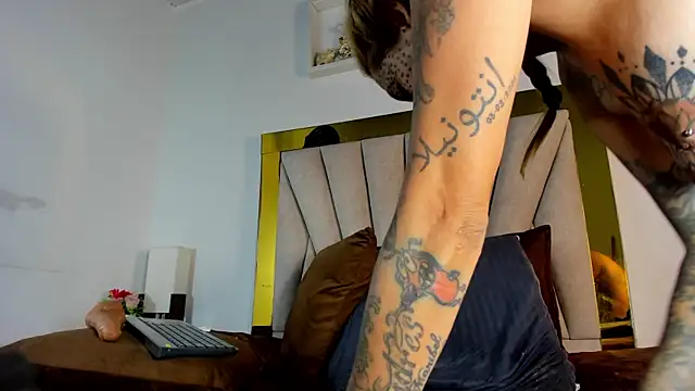 dakota_stream's cam snapshot