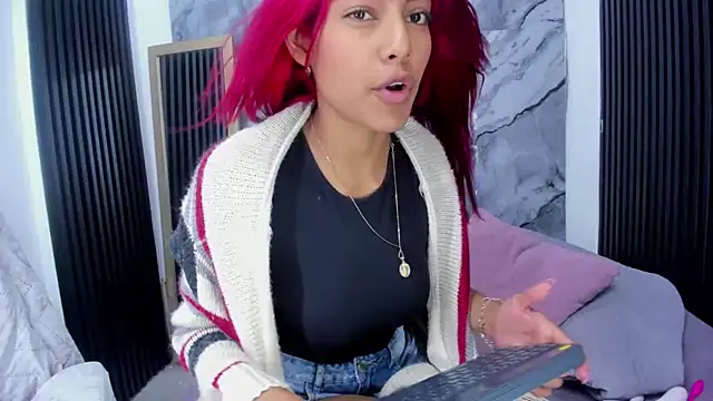 Luna_Ember's cam snapshot