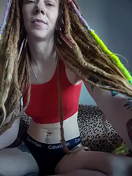 LucidLucy's cam snapshot