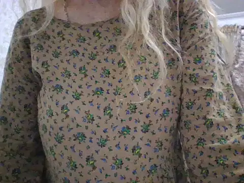 CarlyTreat live sex cam