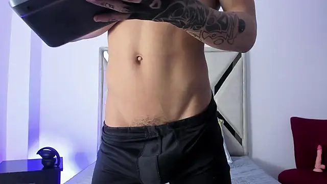 wyatt_3 live sex cam