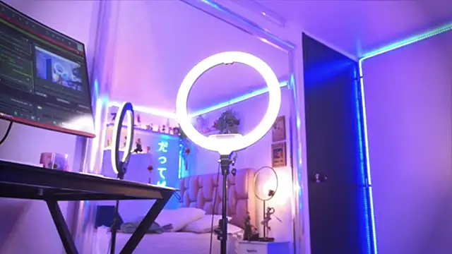 albaismynameX live sex cam