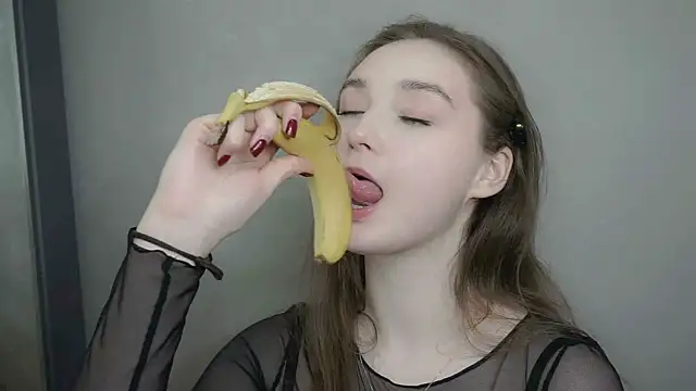 Eliravelvet's cam snapshot