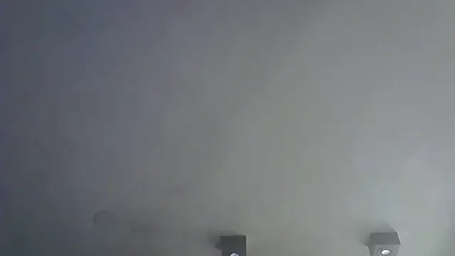 SkinnyKitten live sex cam