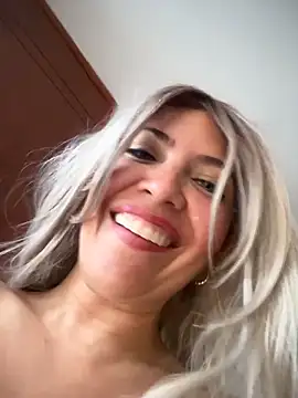 IsaSantoDomingo's cam snapshot