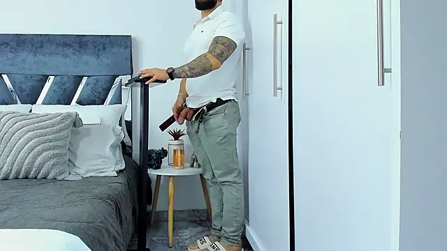 Zack_Froone live sex cam