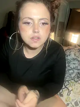 JuicyExxxperience's cam snapshot