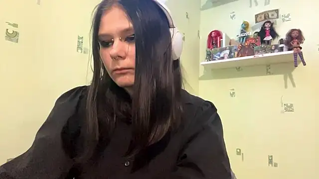 TraceeSchutt's cam snapshot