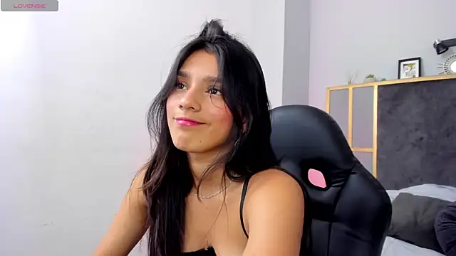 Kari_Kaory's cam snapshot