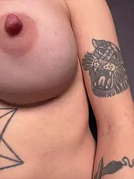 BellaGiaxx live sex cam