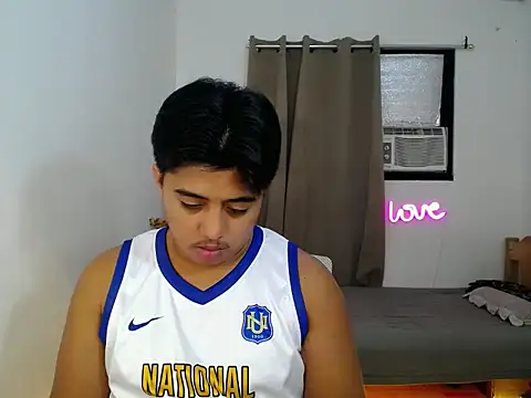 Hugecock2hundle_intown live sex cam