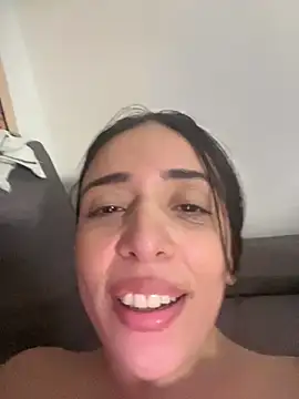 kiaraglam2's cam snapshot