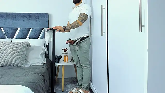 Zack_Froone's cam snapshot