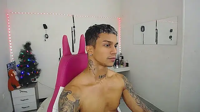 Leonard_Price live sex cam