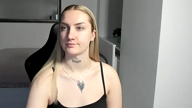 AlexaTease's cam snapshot