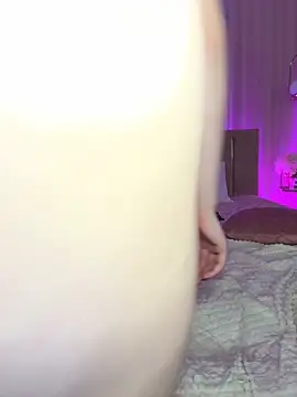 HugeBoobsAlice's cam snapshot