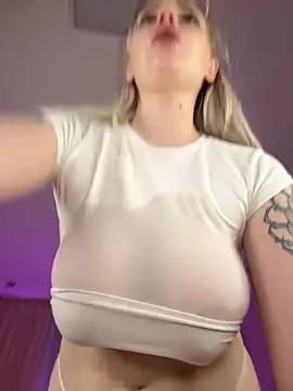 HugeBoobsAlice live sex cam