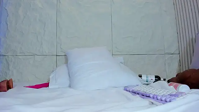 AvyMilton's cam snapshot