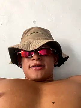 Babyalienqm live sex cam