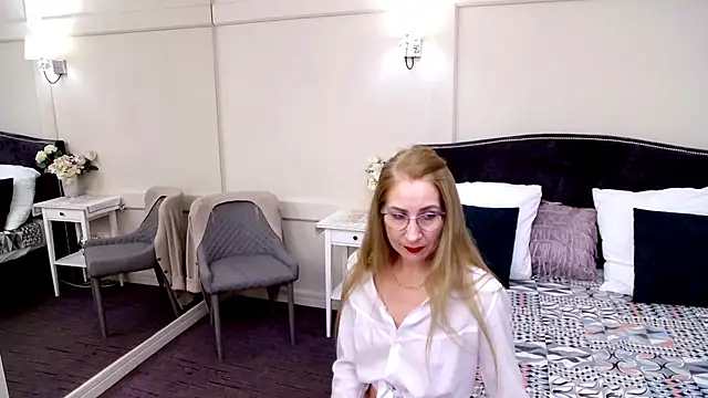 FoxyRamona's cam snapshot