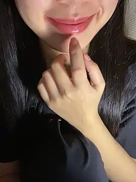 Uyennii02 live sex cam