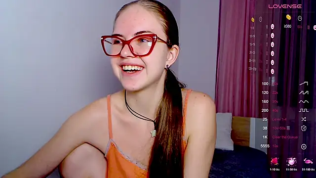 Sarah_HS live sex cam