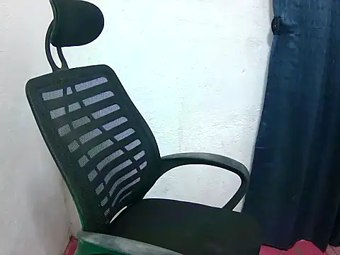 B-e-l-l-e live sex cam