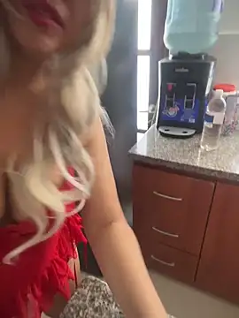 IsaSantoDomingo's cam snapshot