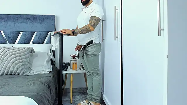 Zack_Froone's cam snapshot