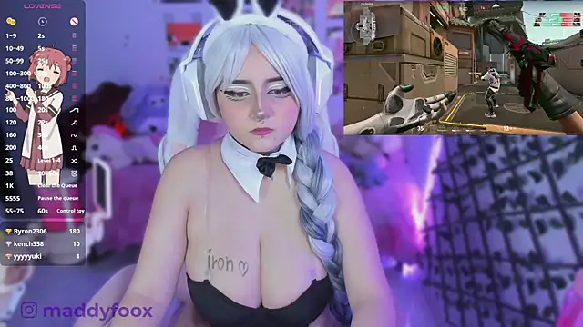 MaddyFooxx live sex cam