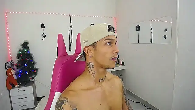 Leonard_Price live sex cam