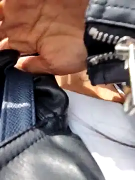 Astrid-- live sex cam