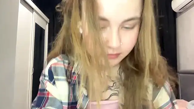 PrettyGhost's cam snapshot