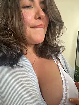 sukhakunis1 live sex cam