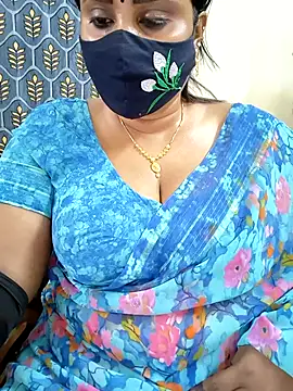 Queenflowerr live sex cam