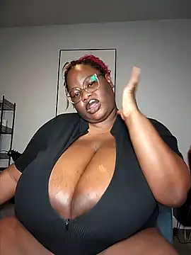 SexyHugeblackTitties live sex cam