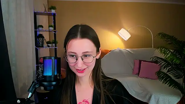 YourLovellyStory live sex cam