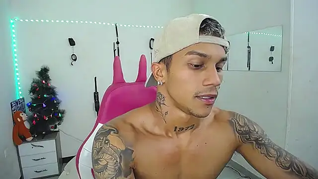 Leonard_Price live sex cam