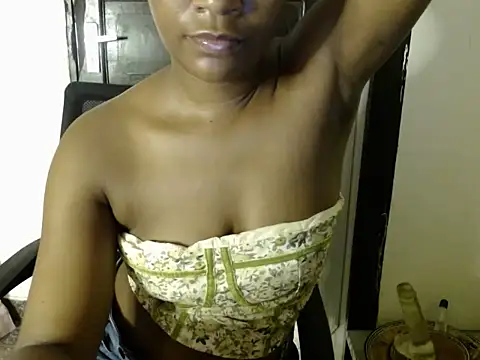 savage_laura's cam snapshot