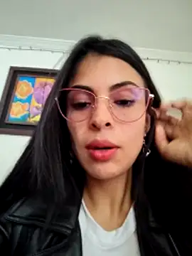 Astrid-- live sex cam