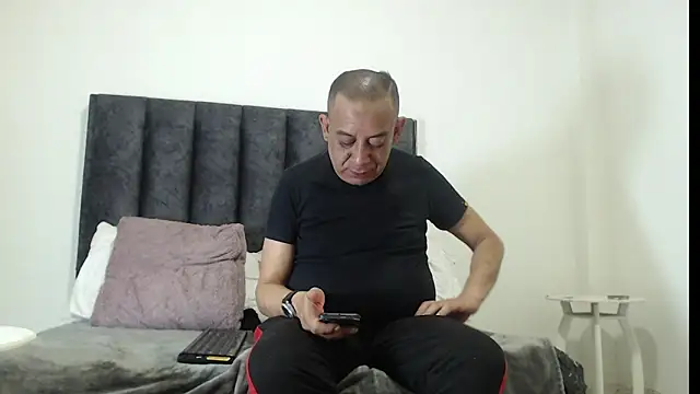 GabrielandAbigail's cam snapshot