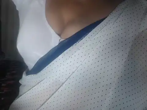 Hotronita123's cam snapshot