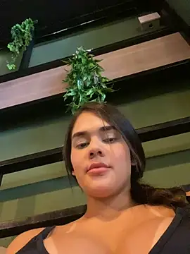 BellaLeclair's cam snapshot