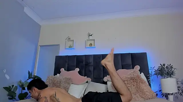 Leo_santoro's cam snapshot