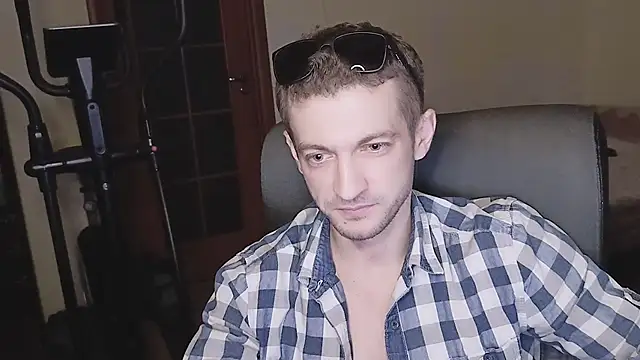 333Alone_in_theDark777's cam snapshot