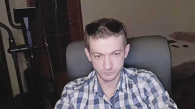 333Alone_in_theDark777's cam snapshot