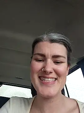 Lilmissvyx live sex cam