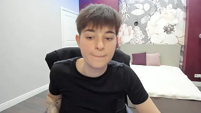 EmiliaYours live sex cam